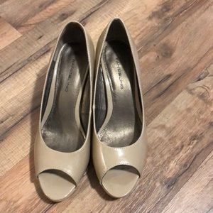 Size 6.5 Bandolino nude peep toe heels